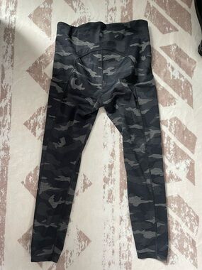 Athleta Black and Gray Camo women’s Leggings
